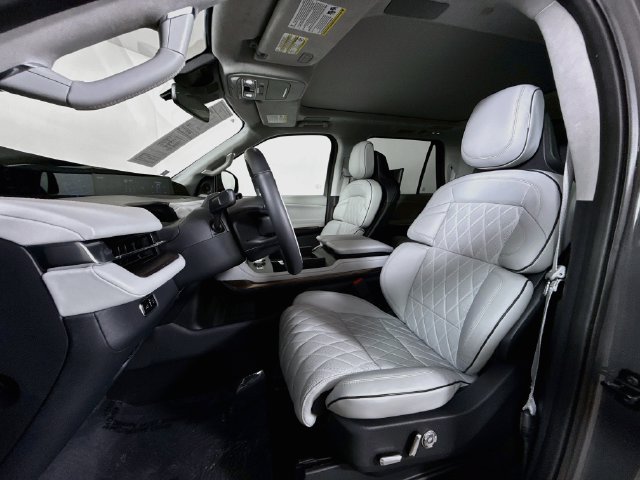 Used 2025 Lincoln Navigator L Black Label AWD/4WD image 11