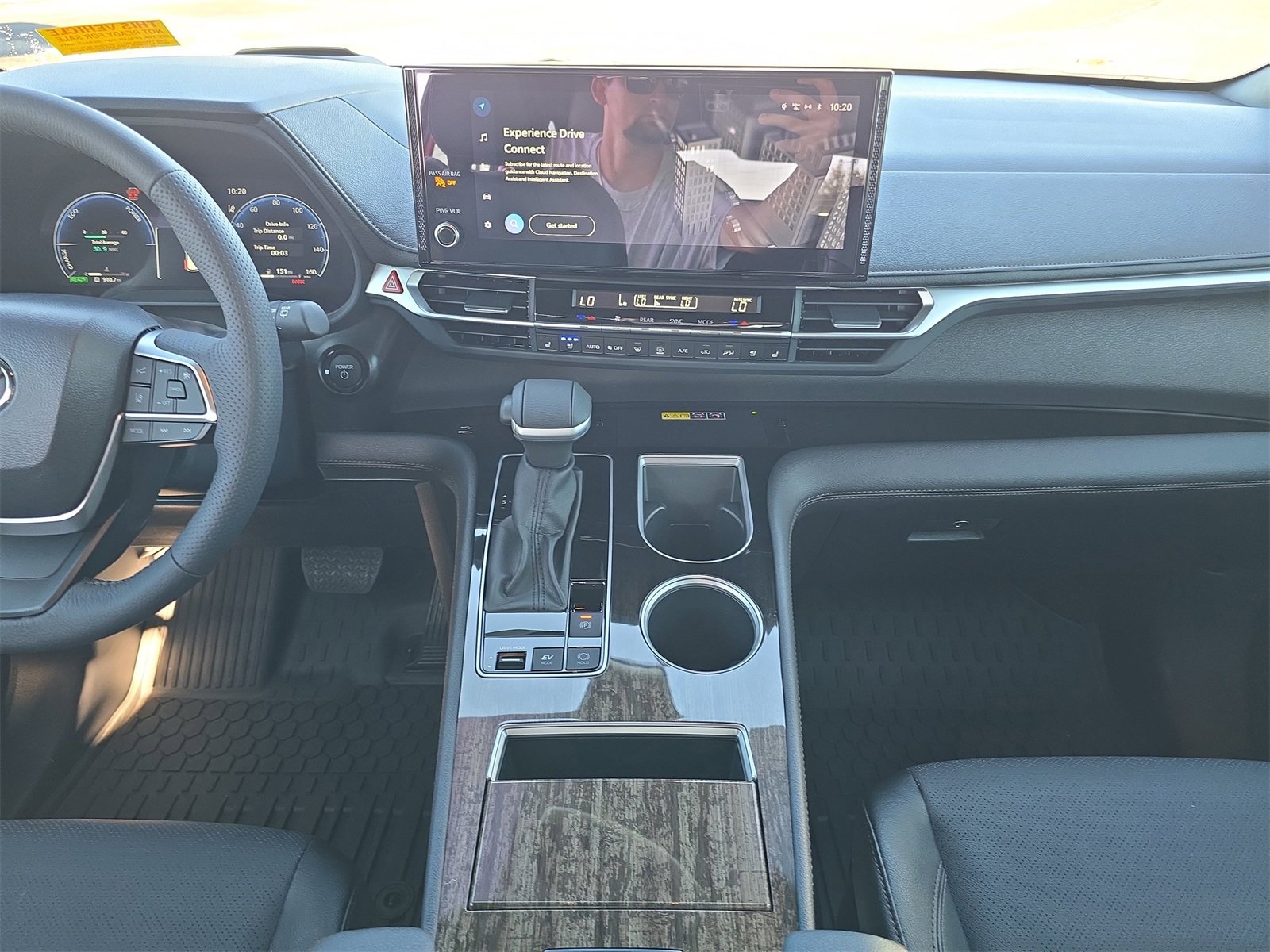 Used 2025 Toyota Sienna Platinum image 10