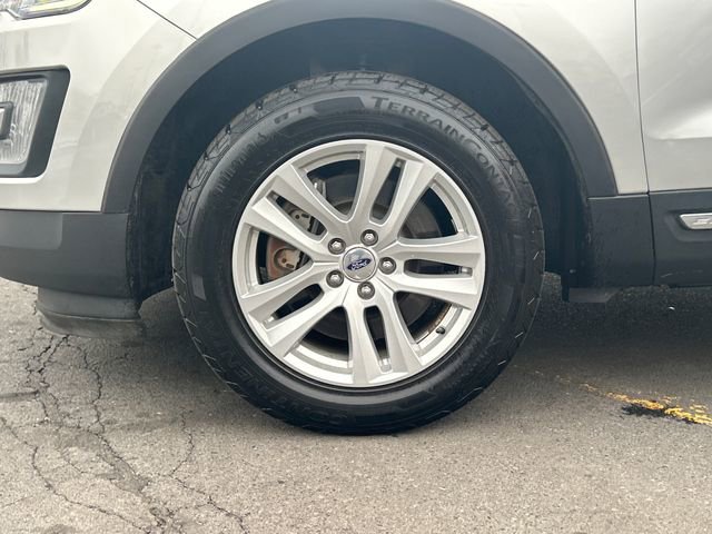 Used 2017 Ford Explorer XLT image 25