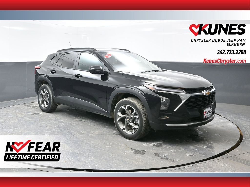 Used 2025 Chevrolet Trax LT image 1