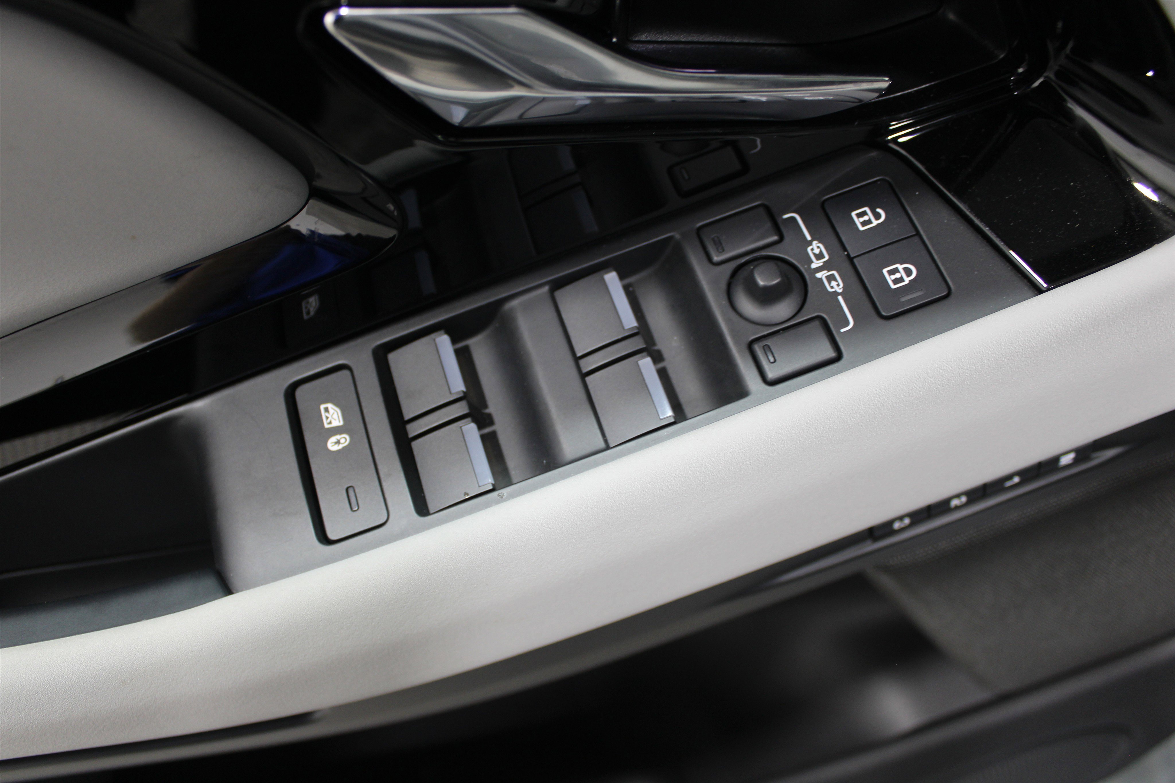 Used 2024 Land Rover Range Rover Evoque Dynamic SE AWD/4WD image 7
