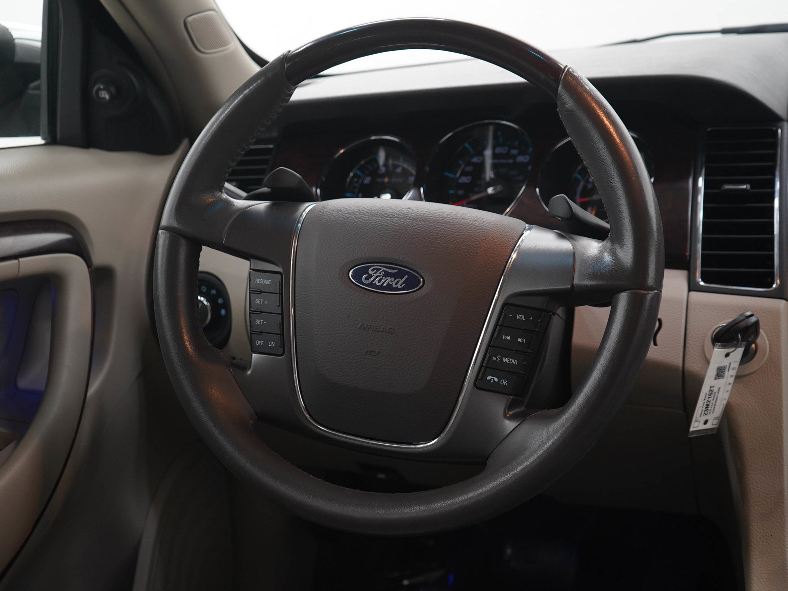 Used 2012 Ford Taurus Limited FWD image 16