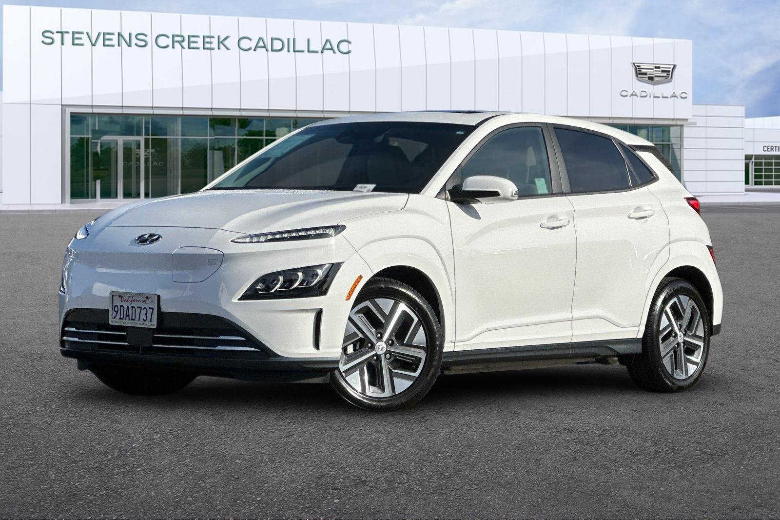 Used 2023 Hyundai Kona Limited w/ Cargo Package image 7