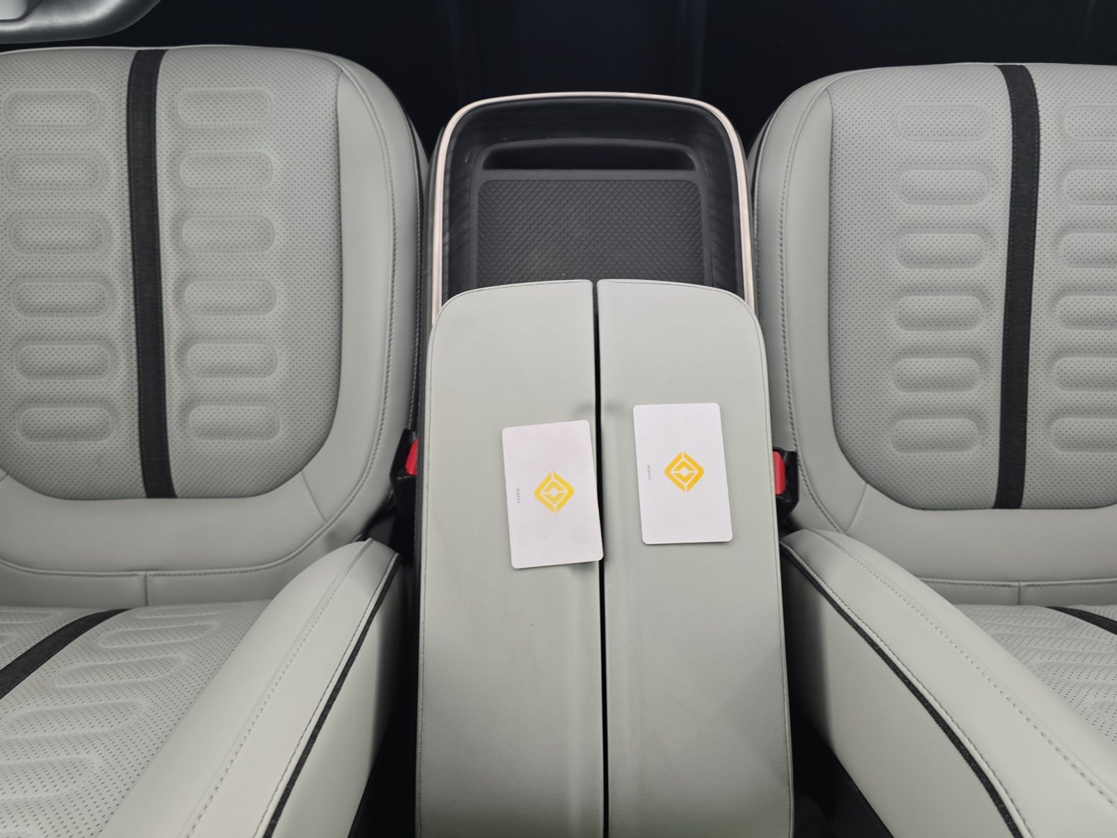 Used 2024 Rivian R1S Adventure Quad AWD/4WD image 31