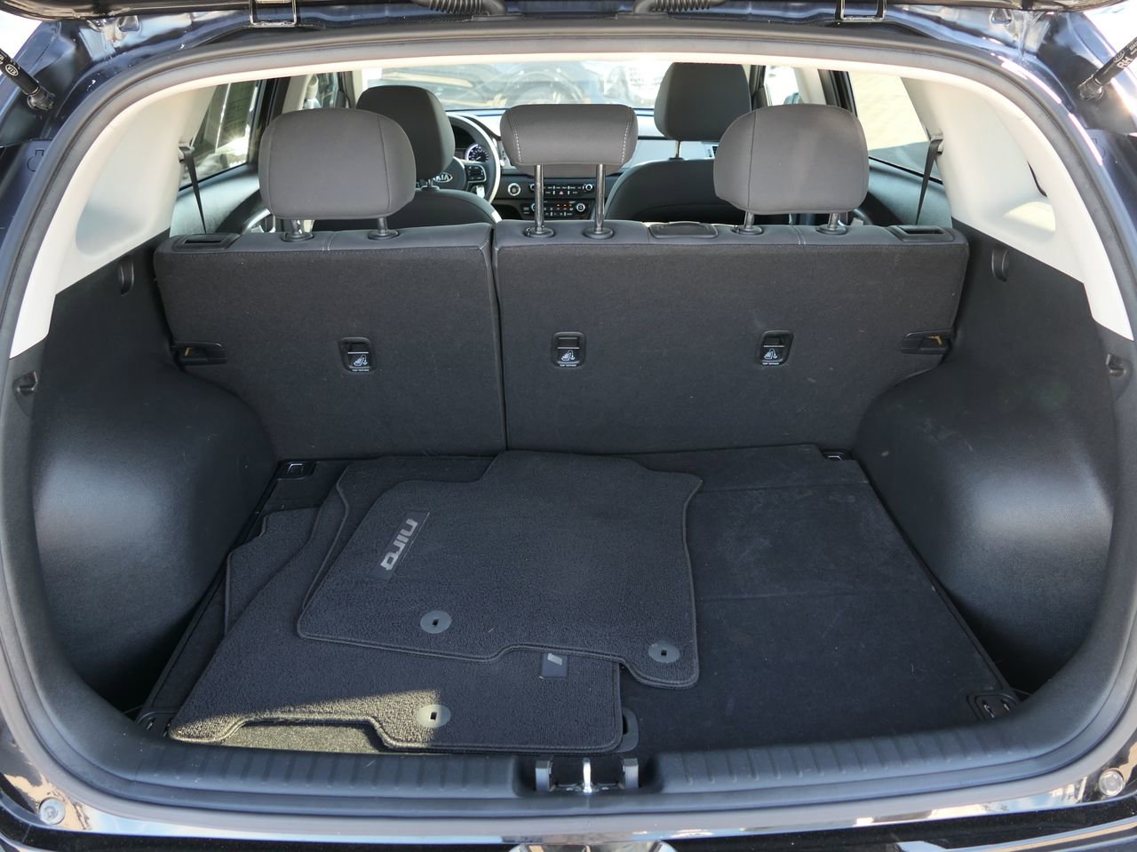 Used 2018 Kia Niro LX image 22