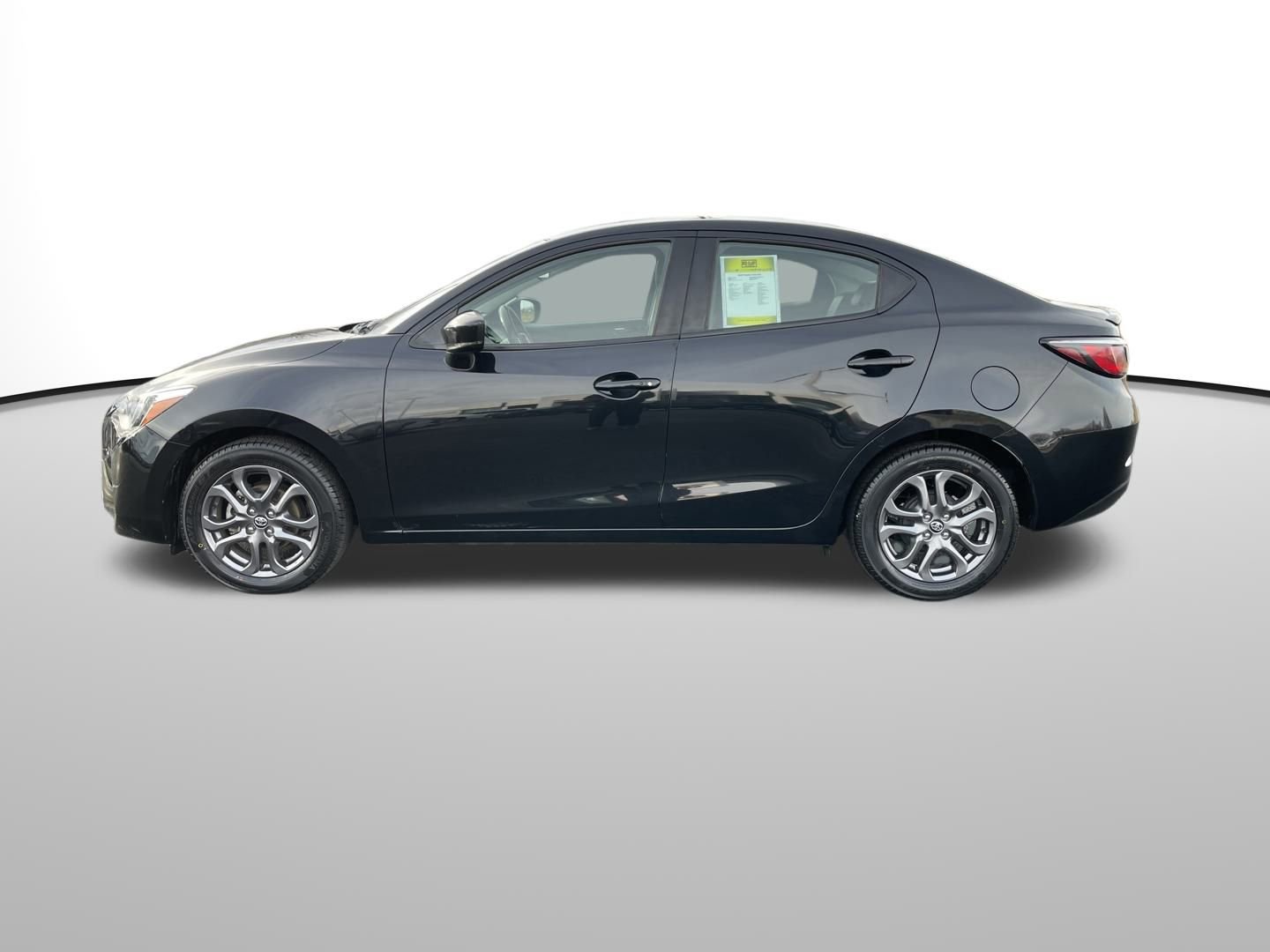 Used 2019 Toyota Yaris XLE image 7