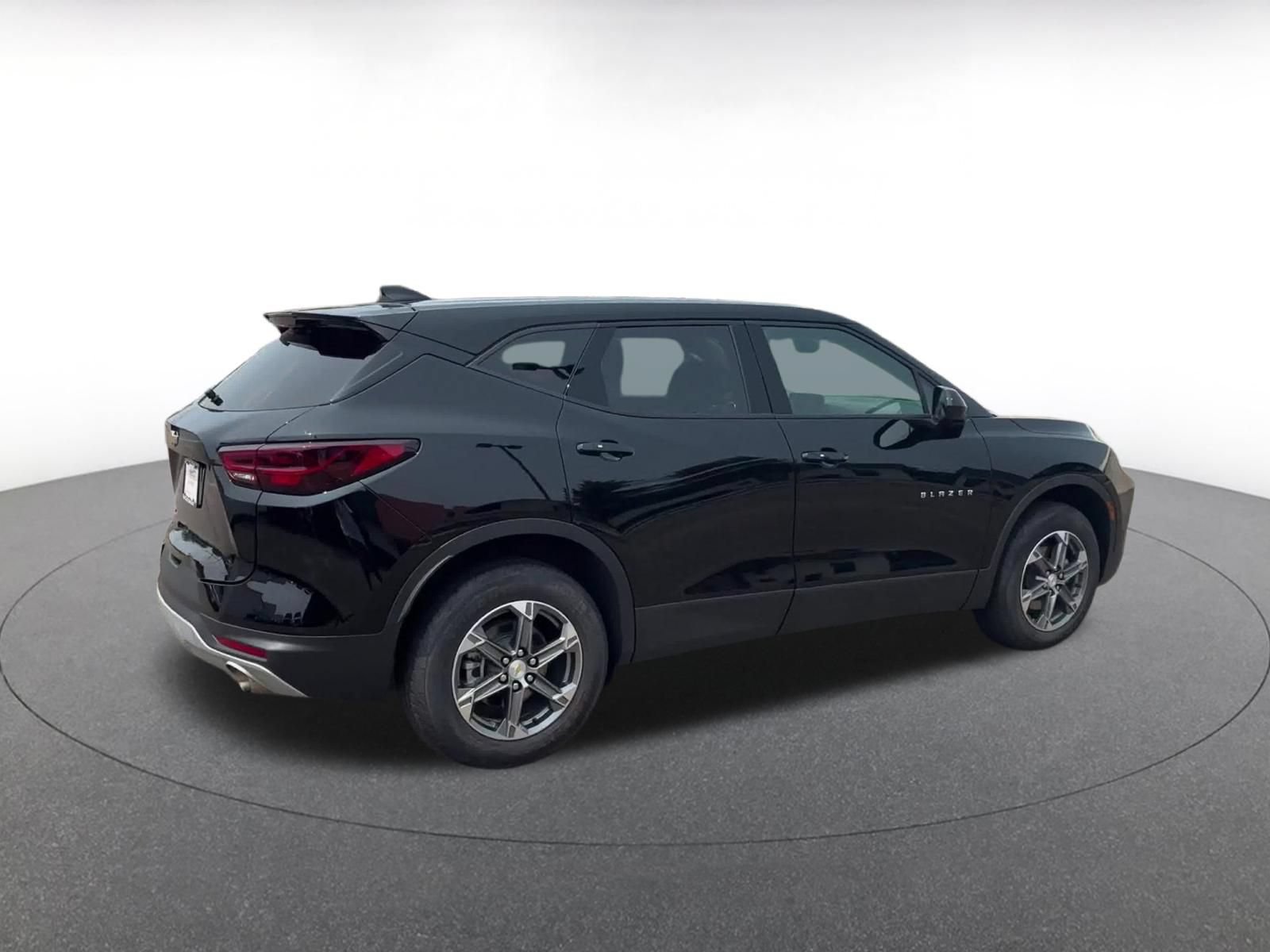 Used 2025 Chevrolet Blazer LT FWD image 13