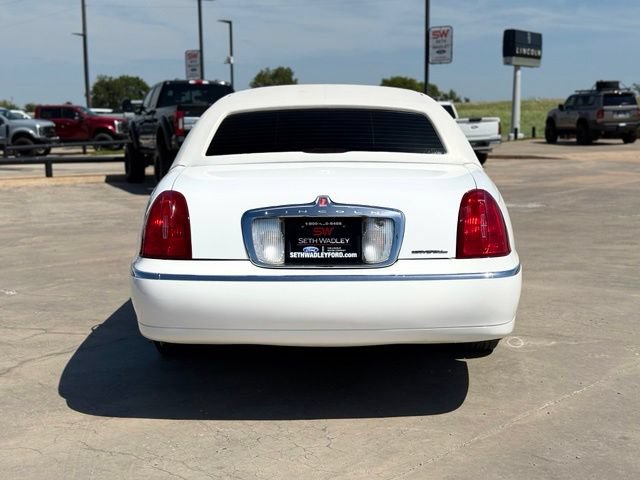 Used 2002 Lincoln Town Car Executive RWD image 7