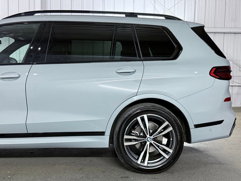 Used 2023 BMW X7 xDrive40i w/ M Sport Package image 11