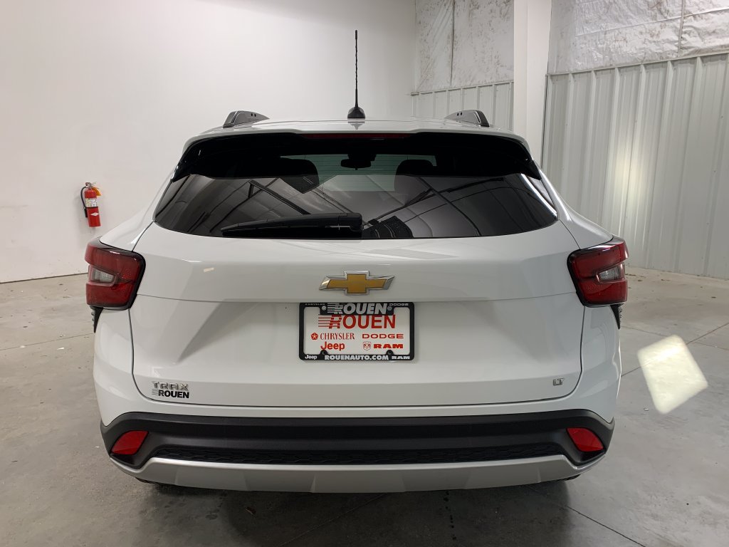 Used 2024 Chevrolet Trax LT w/ Driver Confidence Package FWD image 24