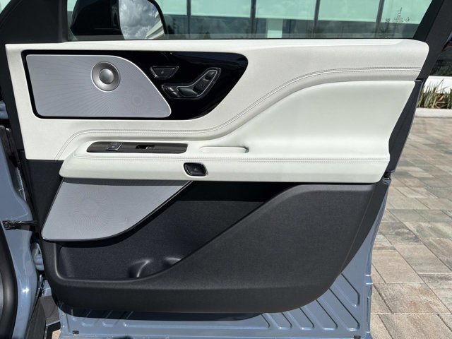 New 2026 Lincoln Aviator Black Label w/ Jet Appearance Package image 17