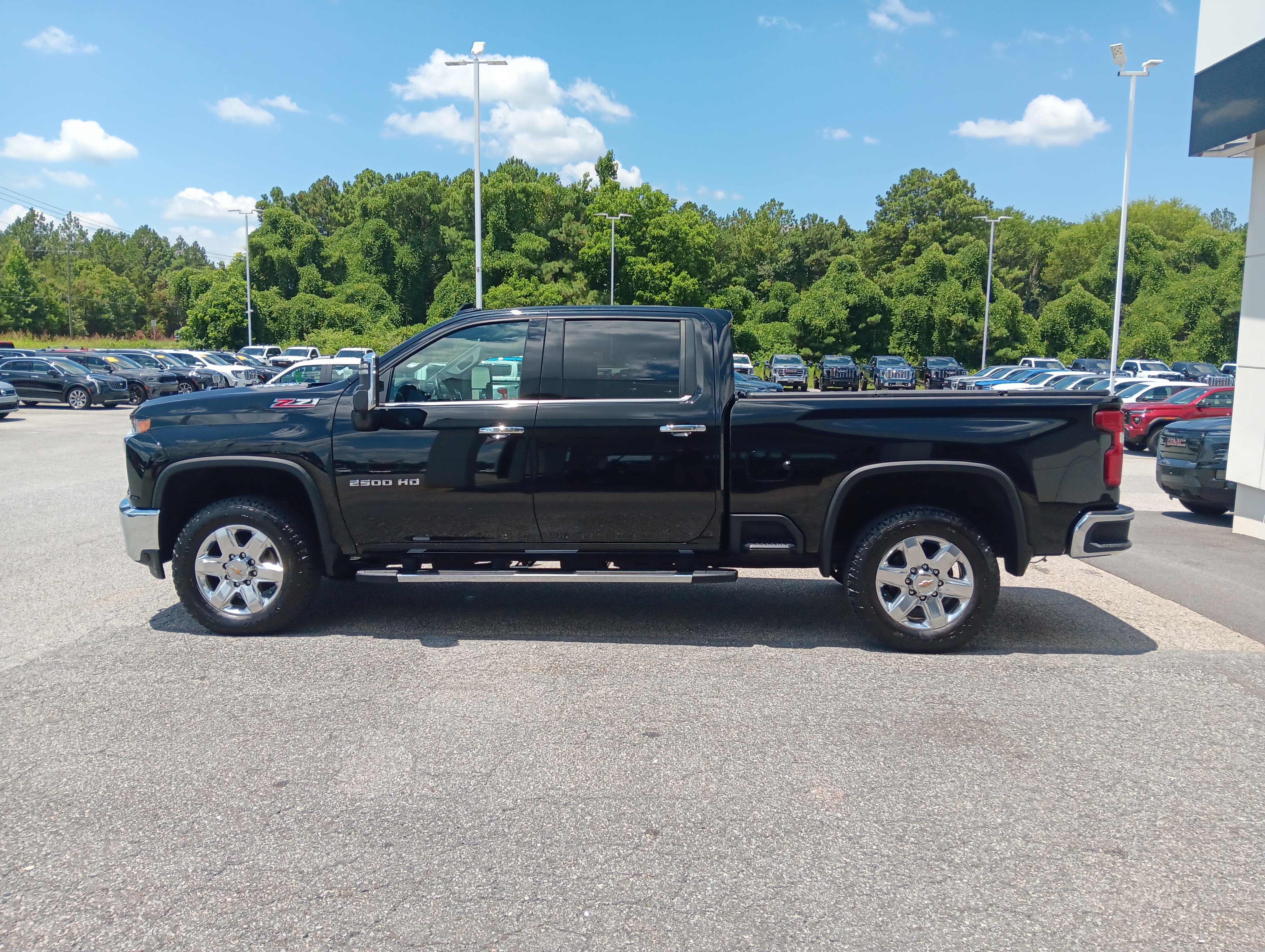Used 2023 Chevrolet Silverado 2500 LTZ w/ LTZ Convenience Package AWD/4WD image 3