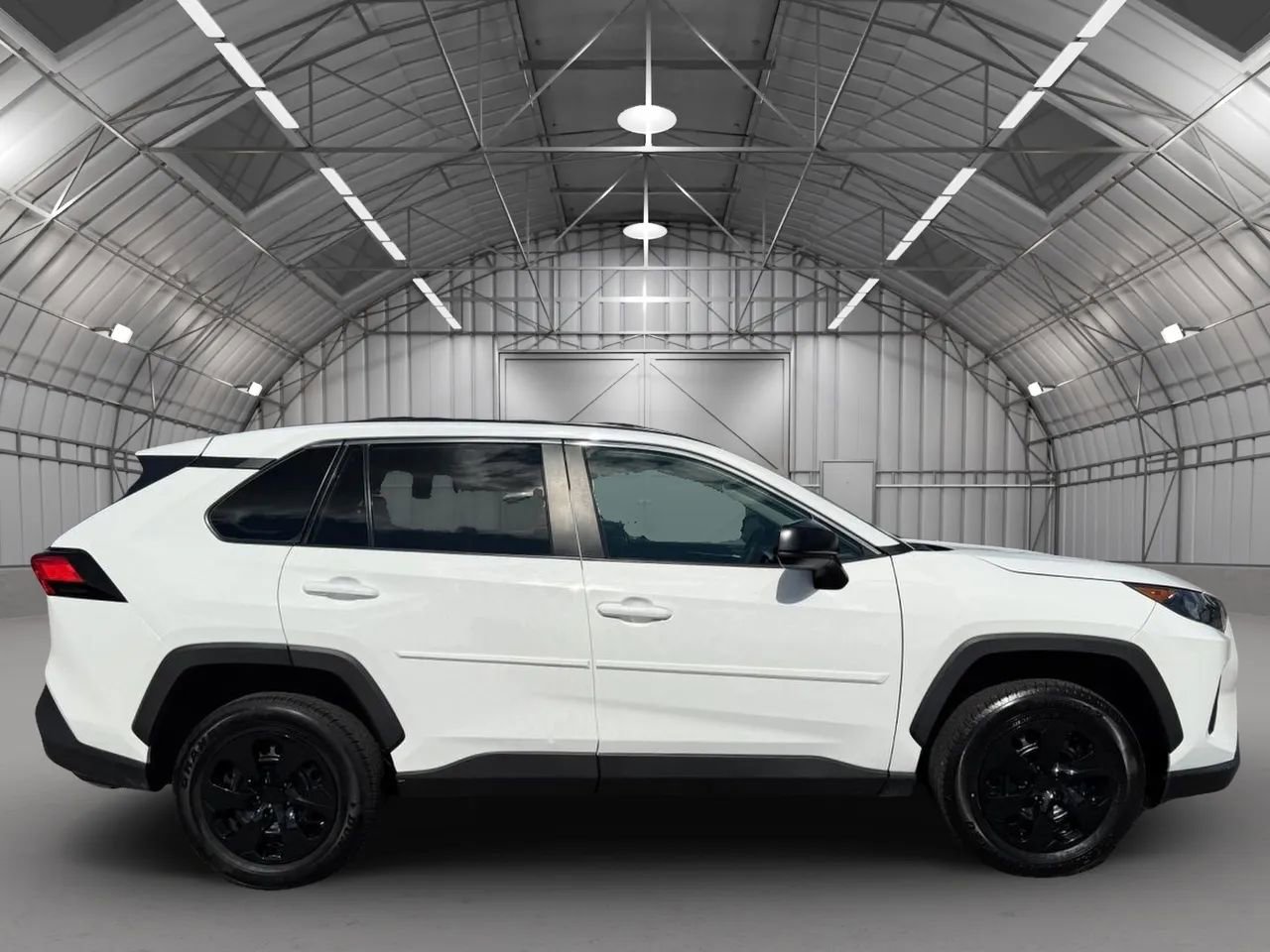 Used 2021 Toyota RAV4 LE image 3