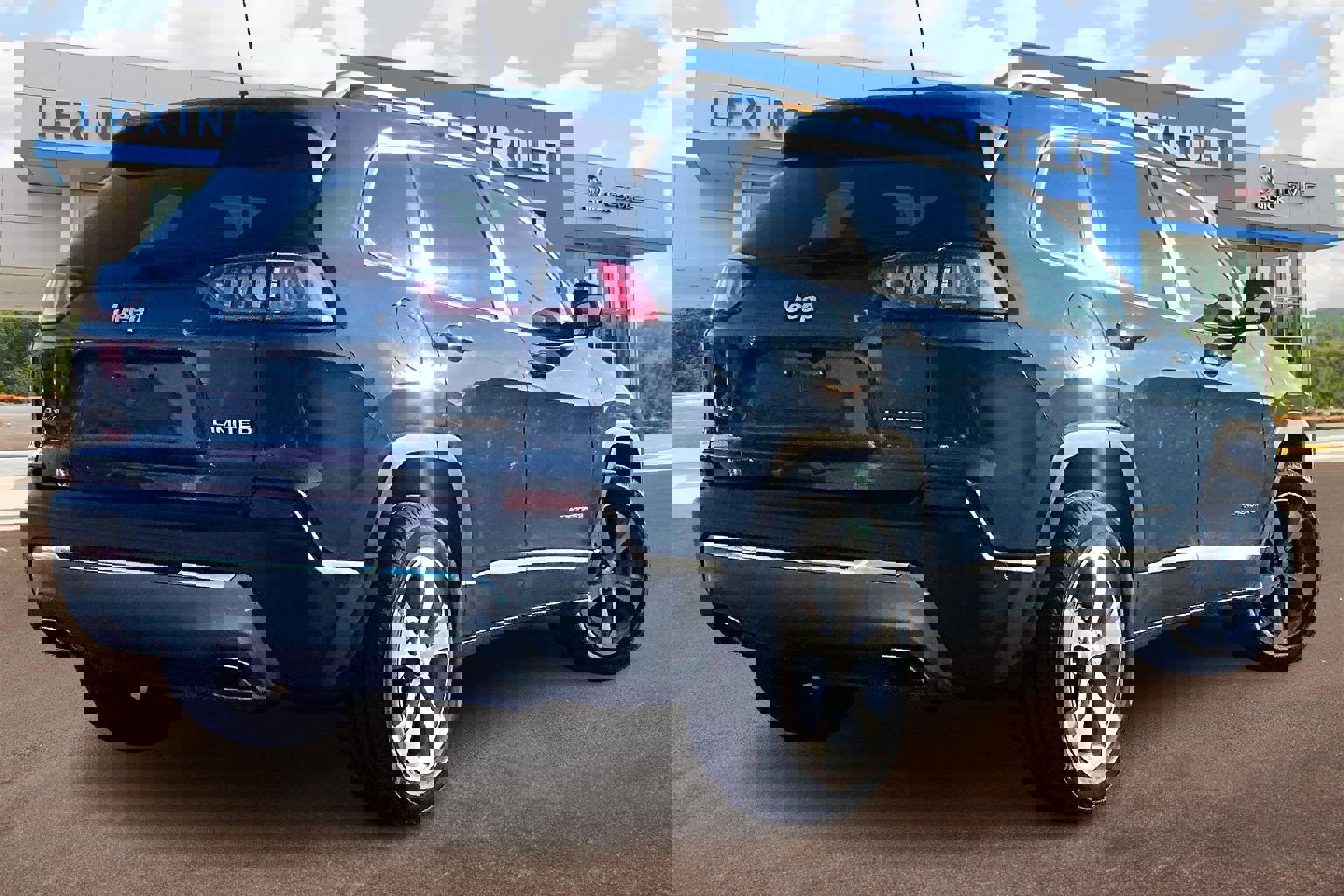 Used 2021 Jeep Cherokee Limited image 13