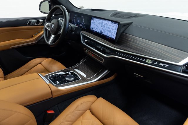 Used 2023 BMW X7 xDrive40i w/ M Sport Package image 27