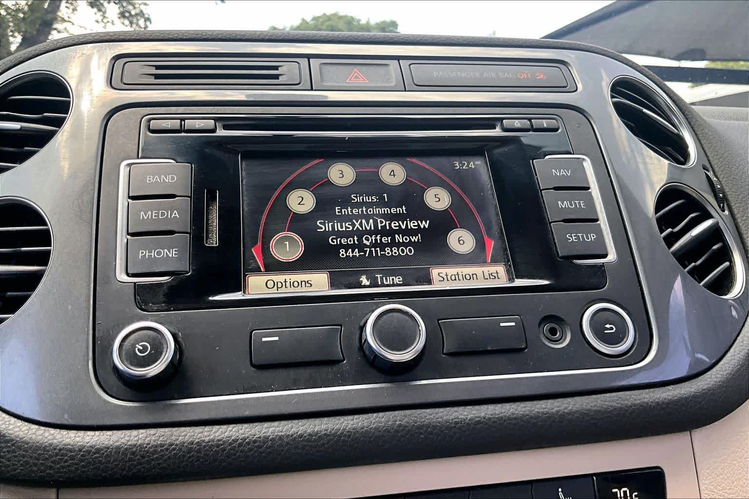 Used 2013 Volkswagen Tiguan SEL FWD image 36