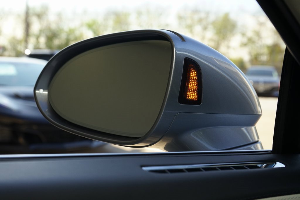 Used 2021 Bentley Flying Spur V8 image 25