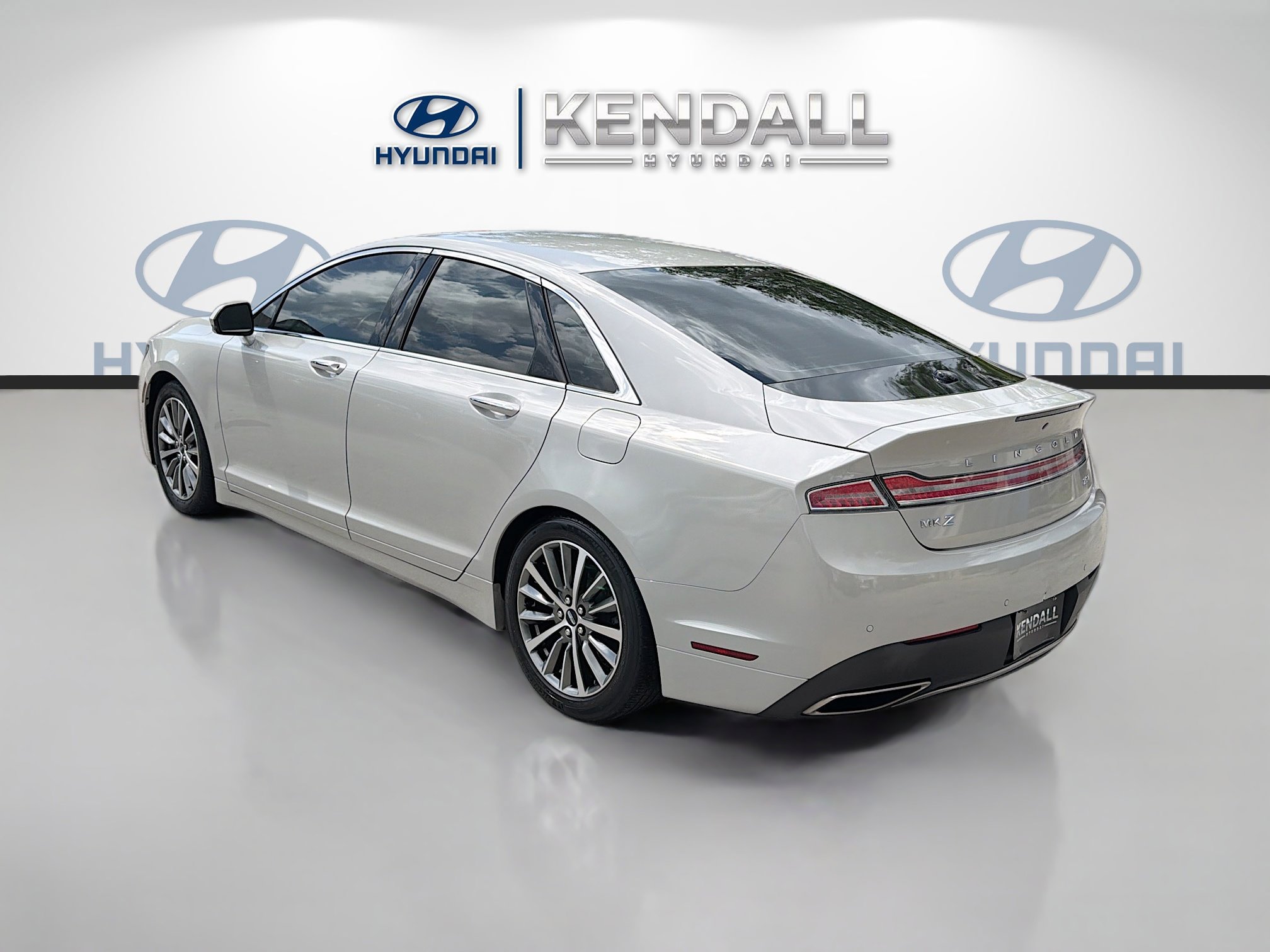 Used 2020 Lincoln MKZ FWD image 5
