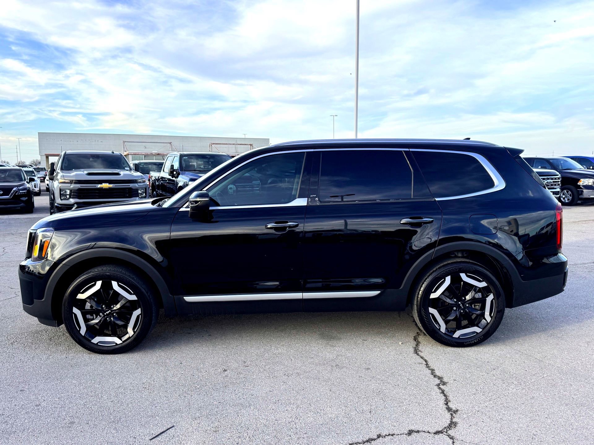 Used 2024 Kia Telluride S image 10