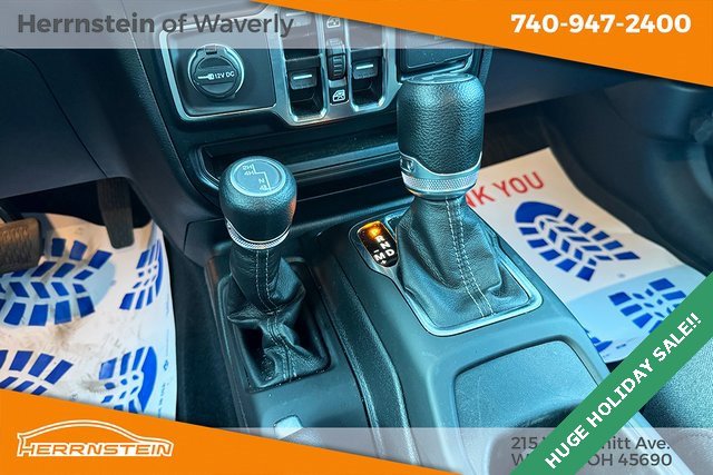 Used 2024 Jeep Wrangler Sahara image 11