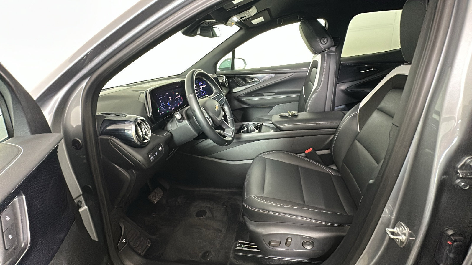 Used 2024 Chevrolet Blazer EV LT AWD/4WD image 14