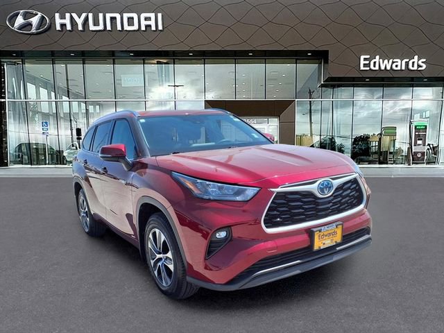 Used 2020 Toyota Highlander XLE AWD/4WD image 11