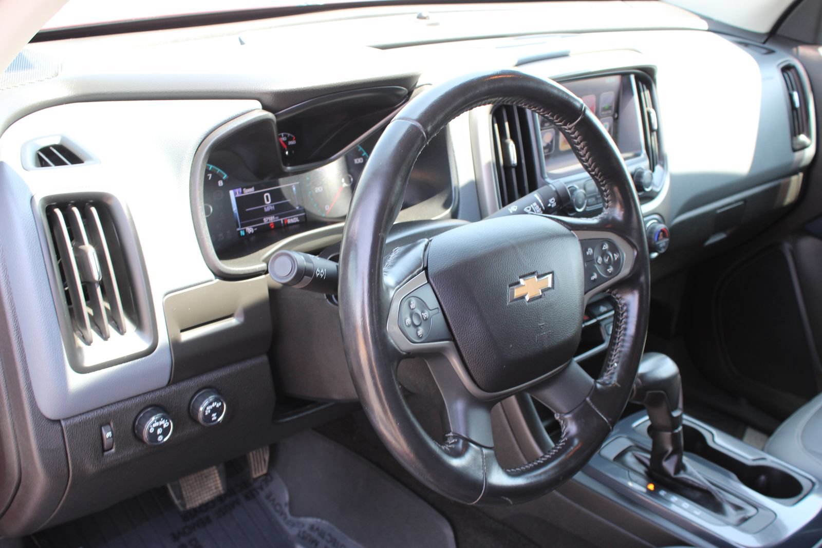 Used 2017 Chevrolet Colorado Z71 AWD/4WD image 10