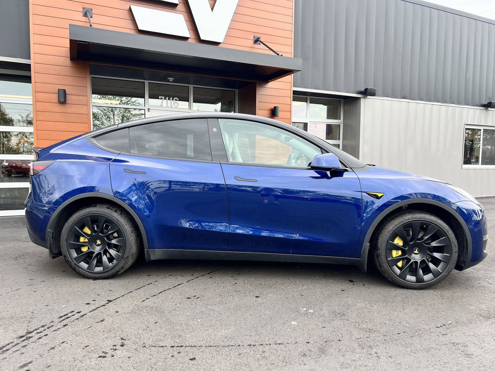 Used 2024 Tesla Model Y Long Range AWD/4WD image 4