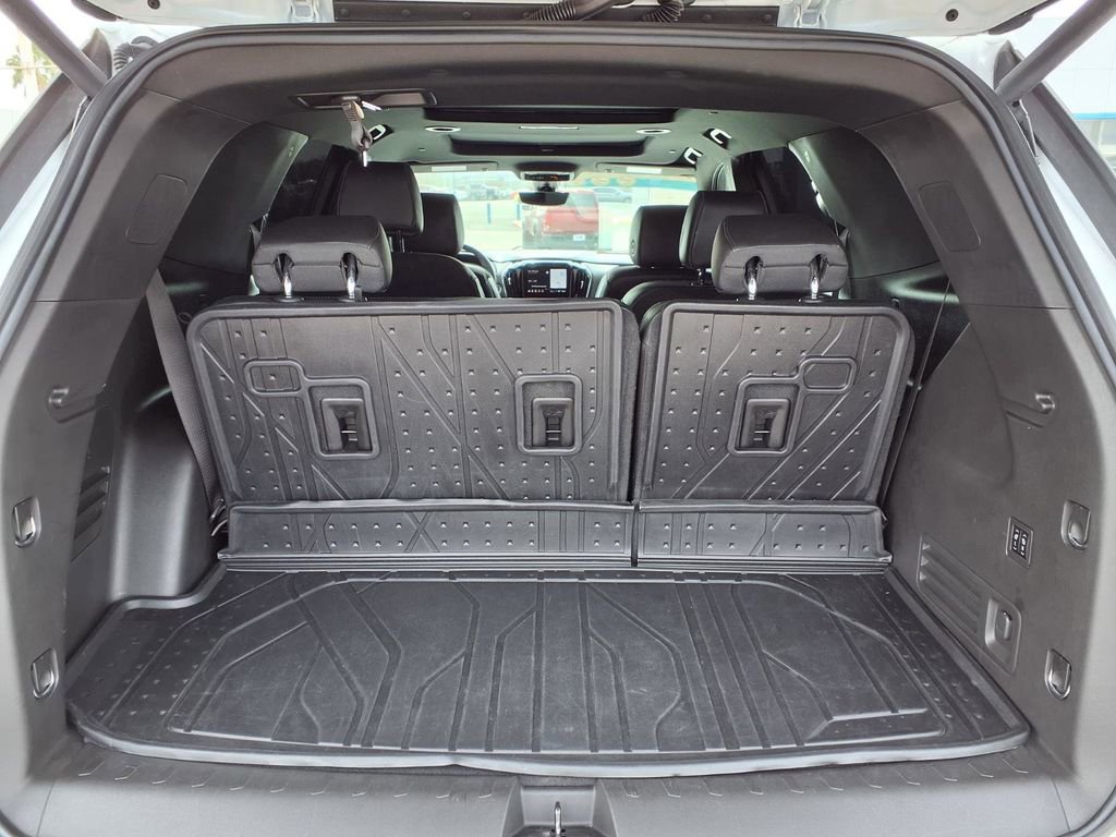Used 2023 Chevrolet Traverse High Country w/ LPO, Floor Liner Package FWD image 10