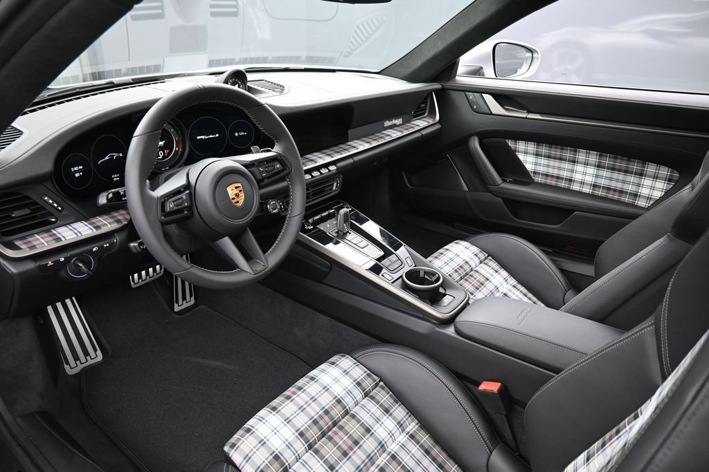 Certified 2025 Porsche 911 Turbo AWD/4WD image 4