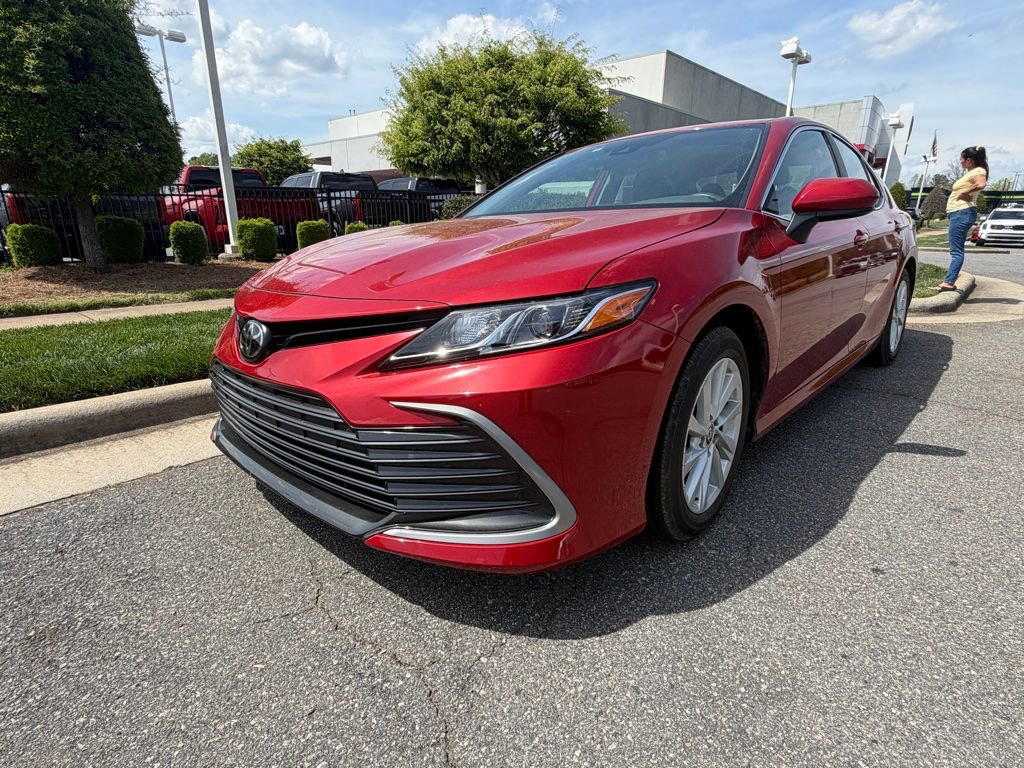 Used 2024 Toyota Camry LE image 3