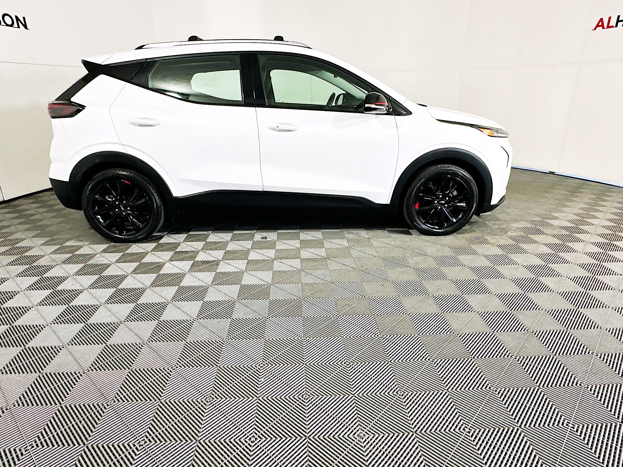 Used 2023 Chevrolet Bolt EUV LT w/ Convenience Package image 2