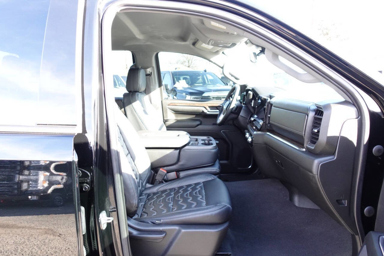 Used 2023 GMC Sierra 1500 Elevation image 32