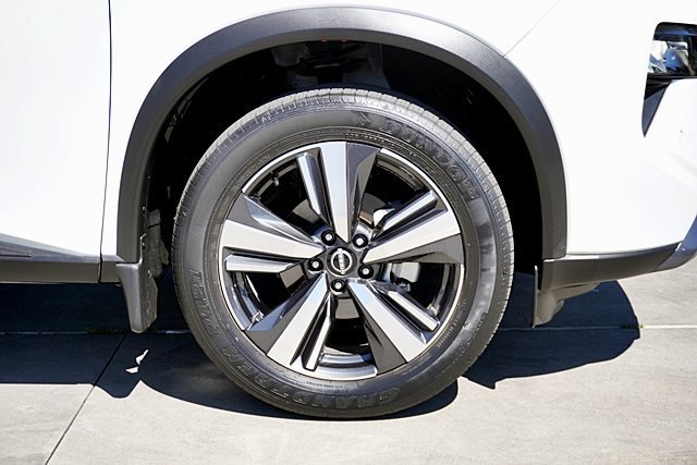Used 2024 Nissan Rogue SL w/ SL Premium Package FWD image 15