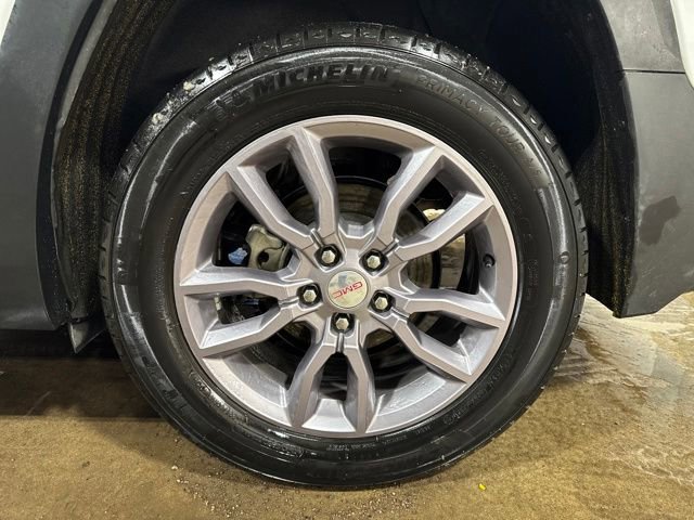 Used 2023 GMC Terrain SLT image 31