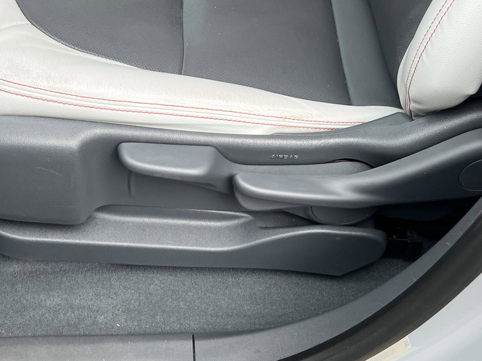 Used 2019 Chevrolet Bolt Premier w/ Infotainment Package image 14