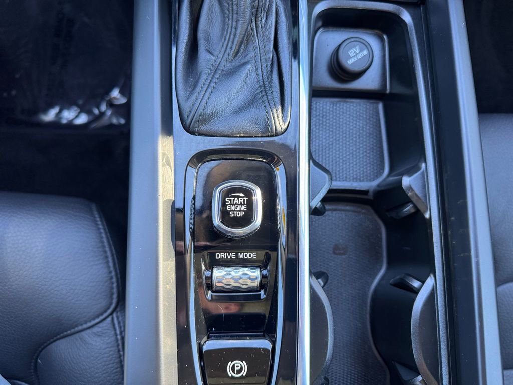 Used 2021 Volvo XC60 T5 Momentum image 16