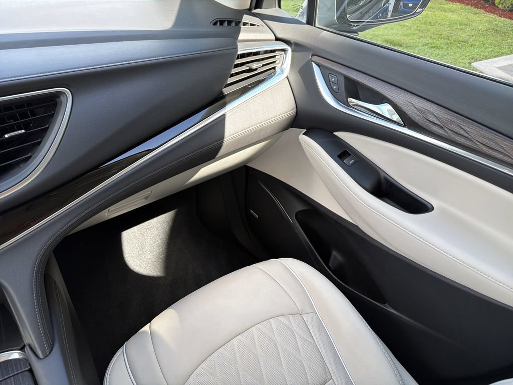 Certified 2023 Buick Enclave Avenir w/ Avenir Technology Package FWD image 17