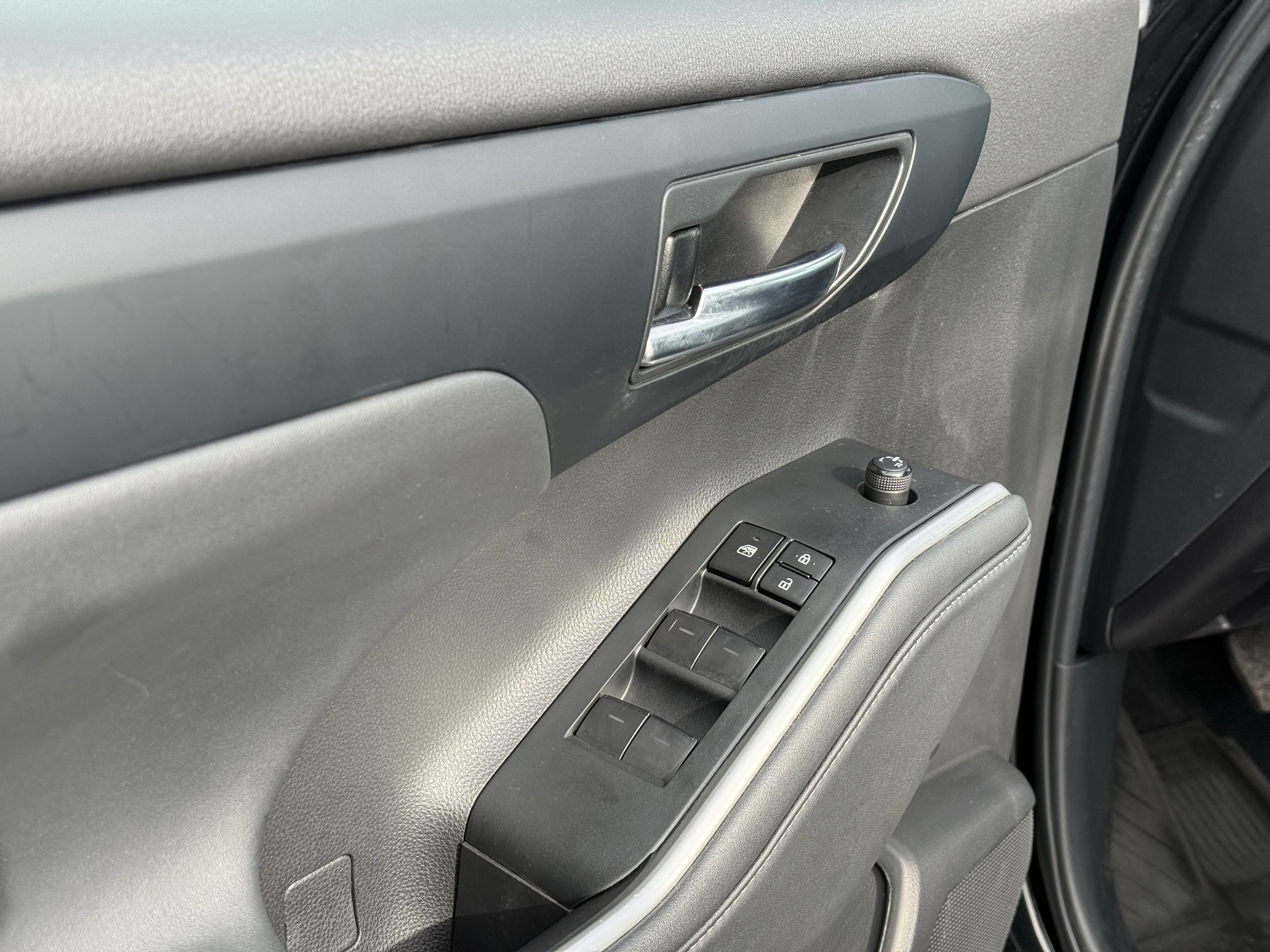 Used 2023 Toyota Highlander XLE image 23