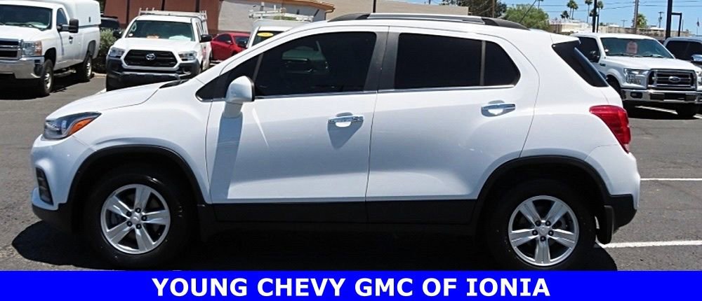 Used 2019 Chevrolet Trax LT w/ LT Convenience Package FWD image 2