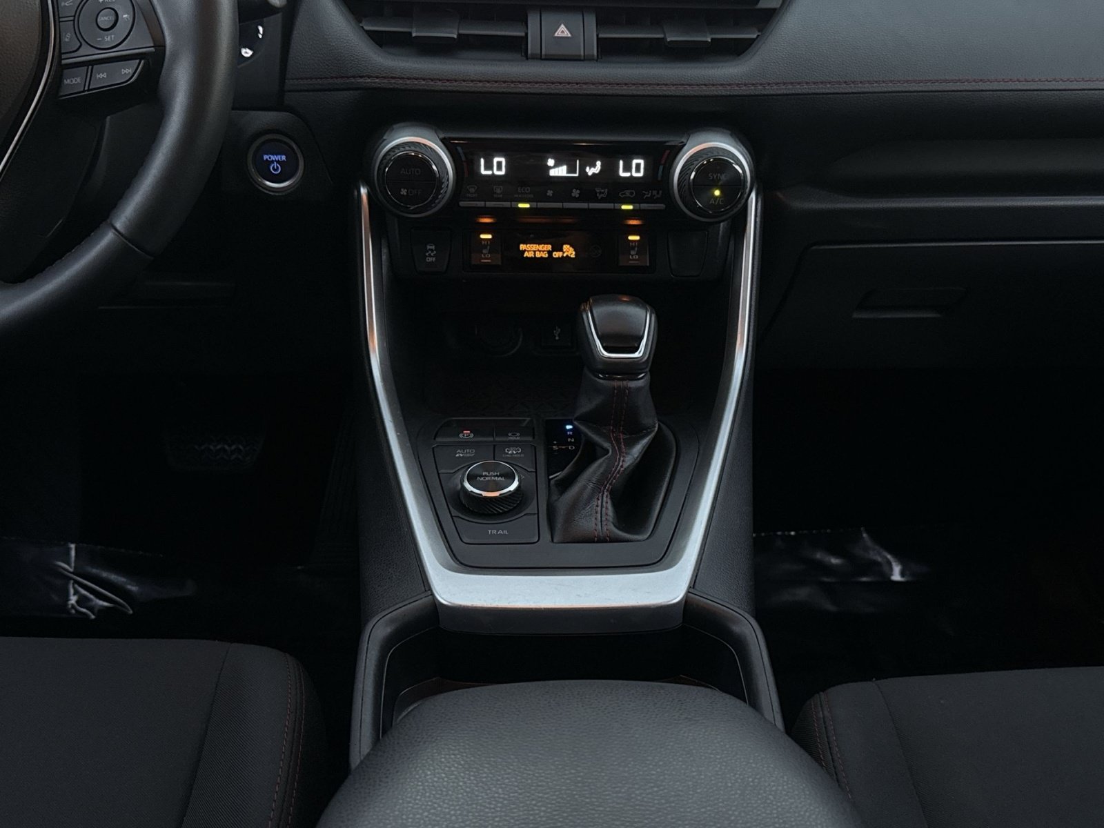 Used 2021 Toyota RAV4 SE w/ Weather & Moonroof Package AWD/4WD image 18