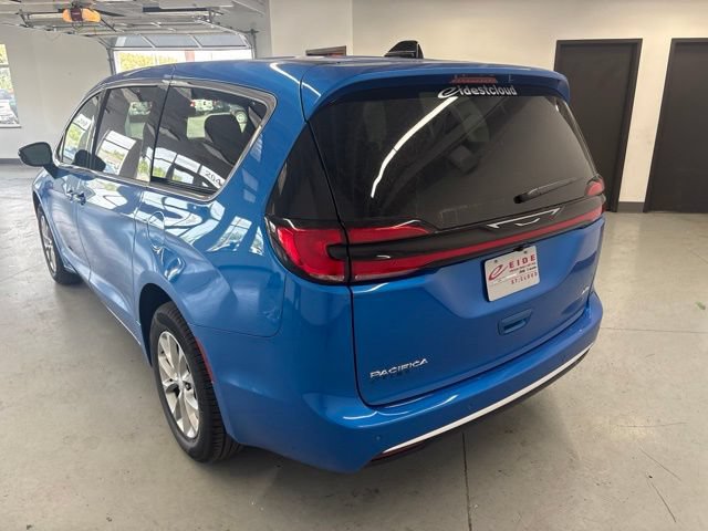 New 2027 Chrysler Pacifica Select AWD/4WD image 5