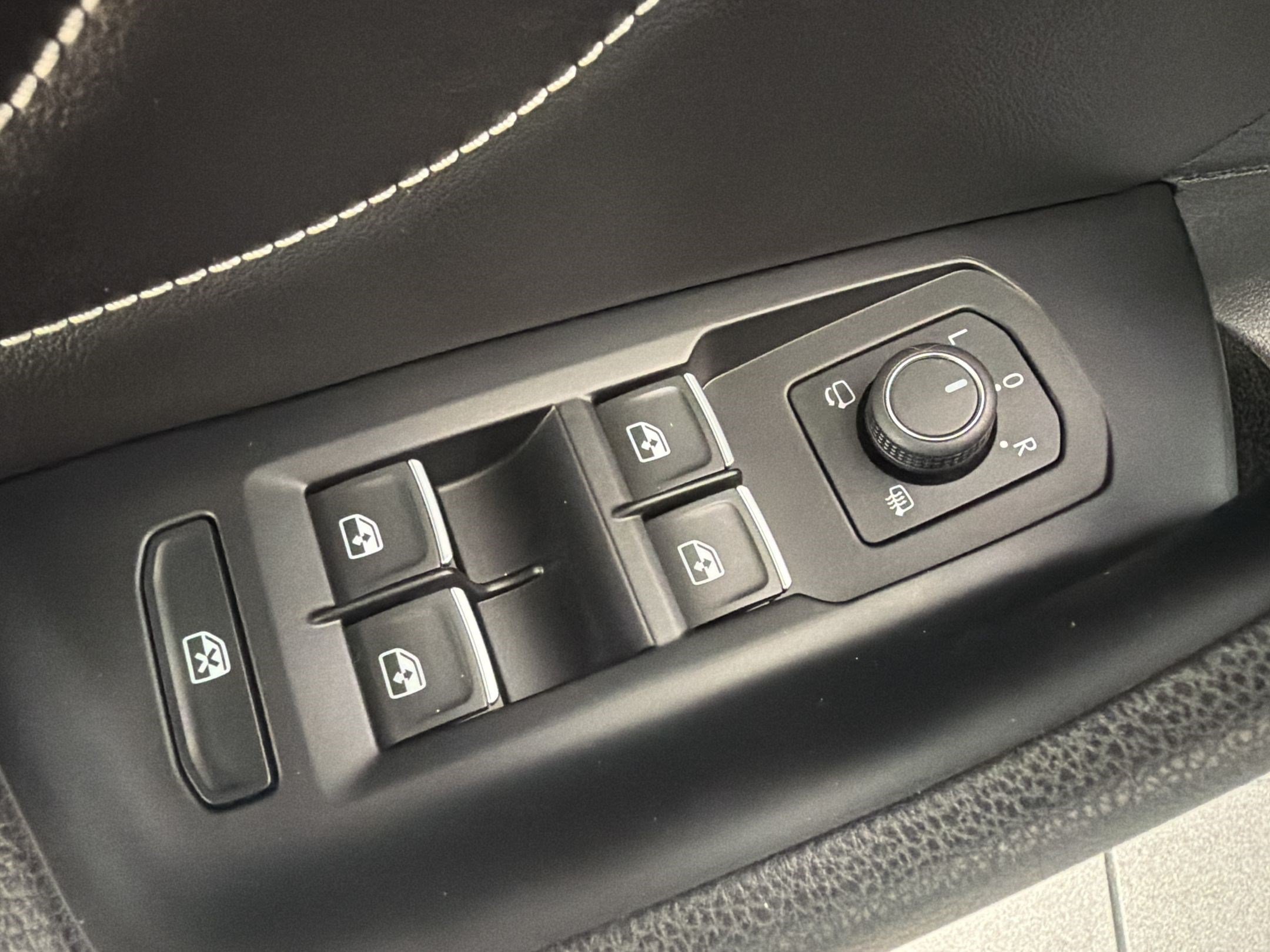 Used 2023 Volkswagen Arteon SEL AWD/4WD image 13