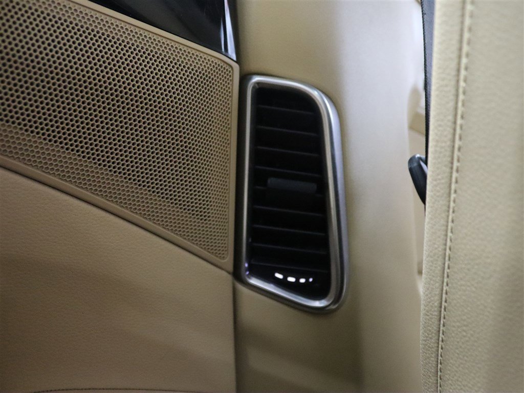 Used 2020 Porsche Panamera image 26