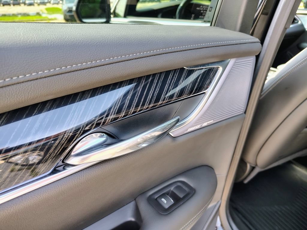 Used 2023 Cadillac XT6 Premium Luxury w/ Technology Package AWD/4WD image 37