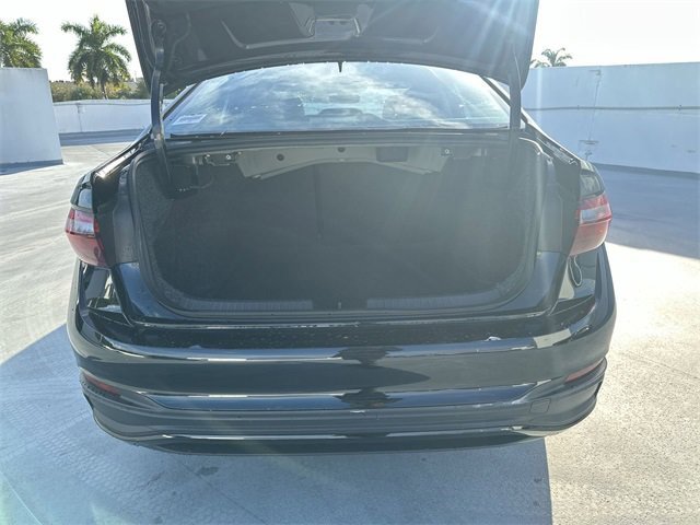 Used 2024 Volkswagen Jetta SE image 21