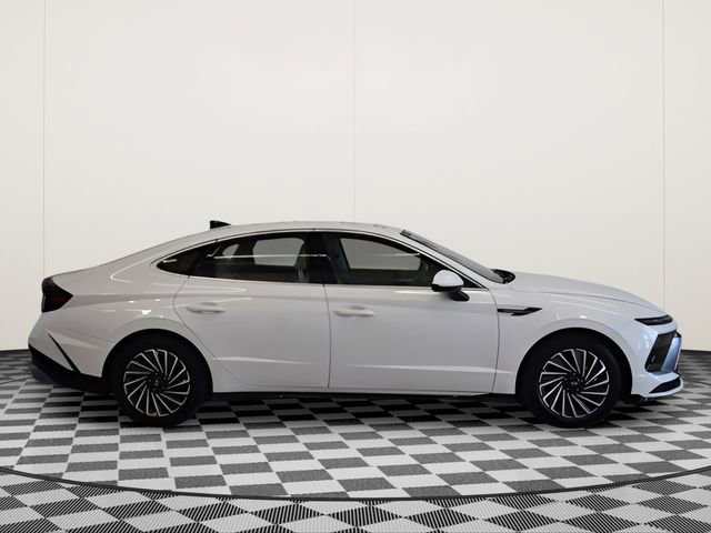 Used 2025 Hyundai Sonata SEL FWD image 2