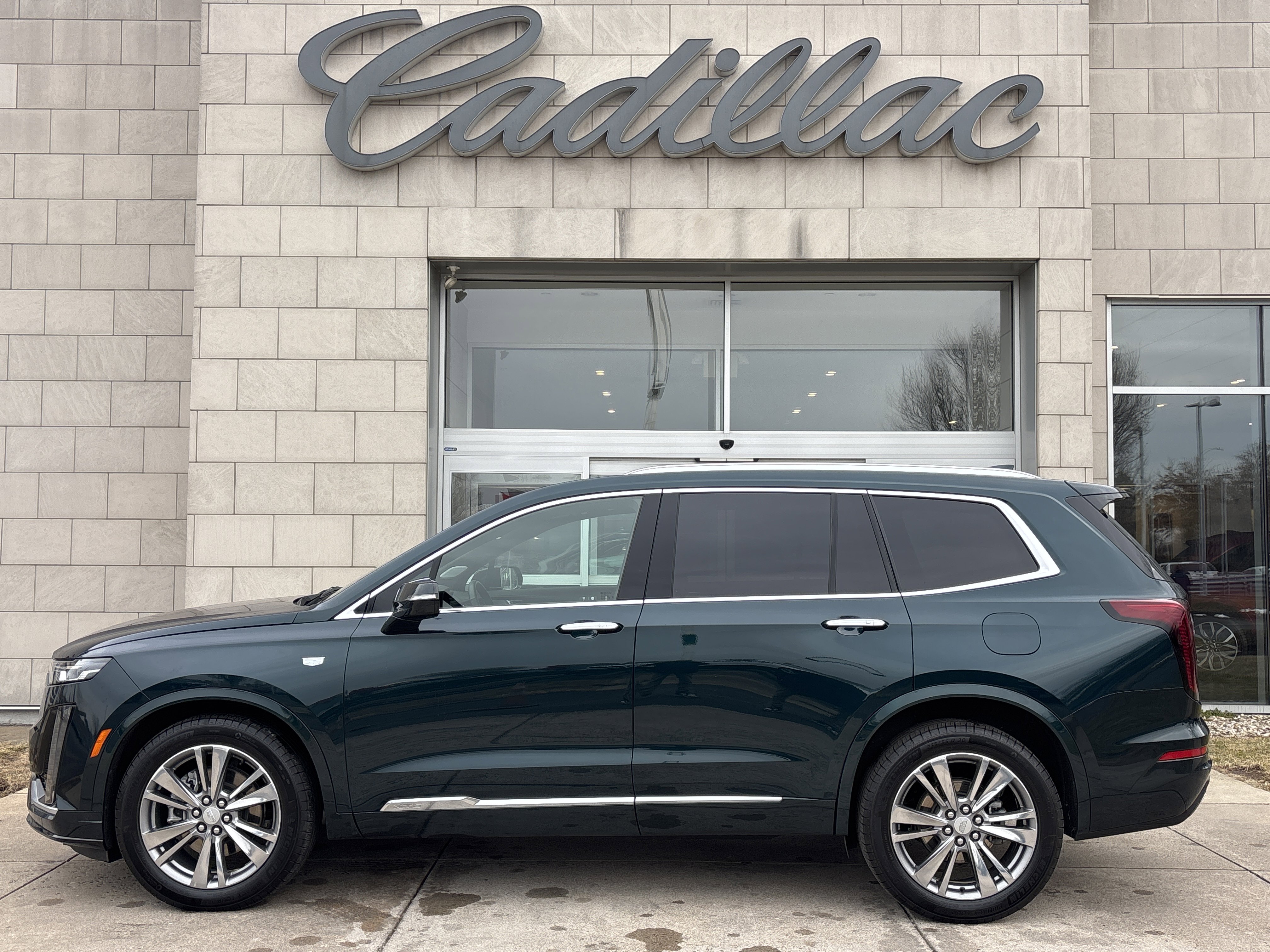 Used 2025 Cadillac XT6 Premium Luxury image 10