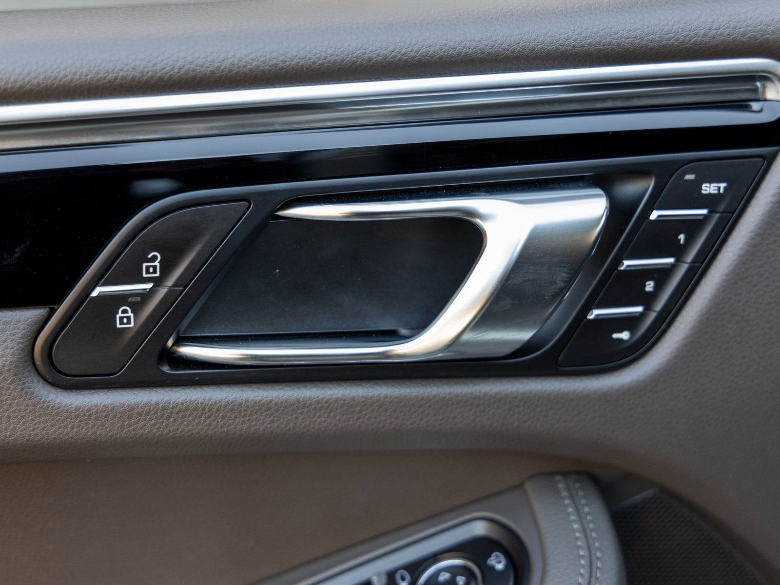 Certified 2025 Porsche Macan image 22