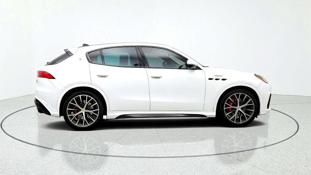 Used 2023 Maserati Grecale Trofeo AWD/4WD image 4